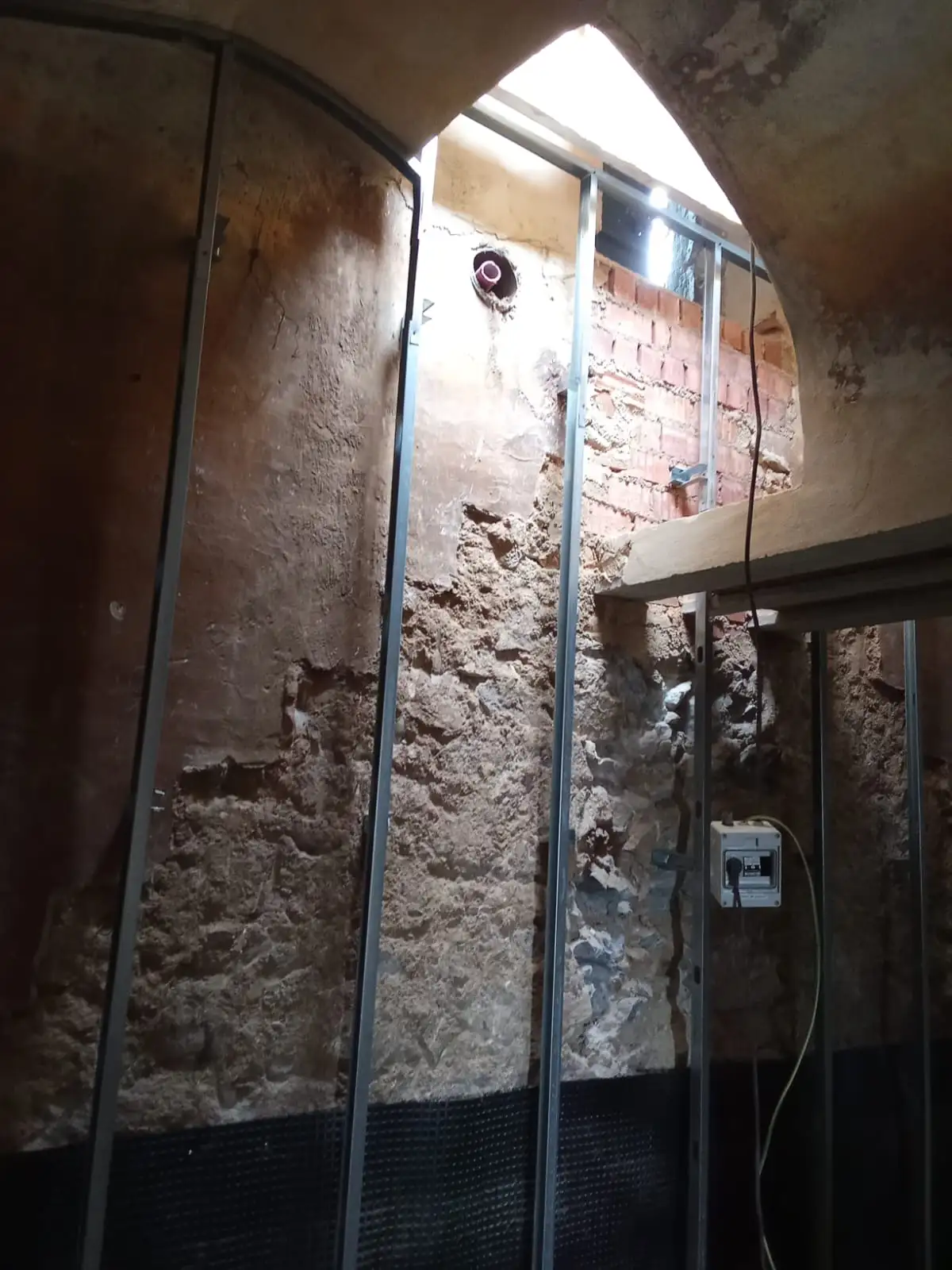 obra de pared de pladur preparada para empezar a trabajar