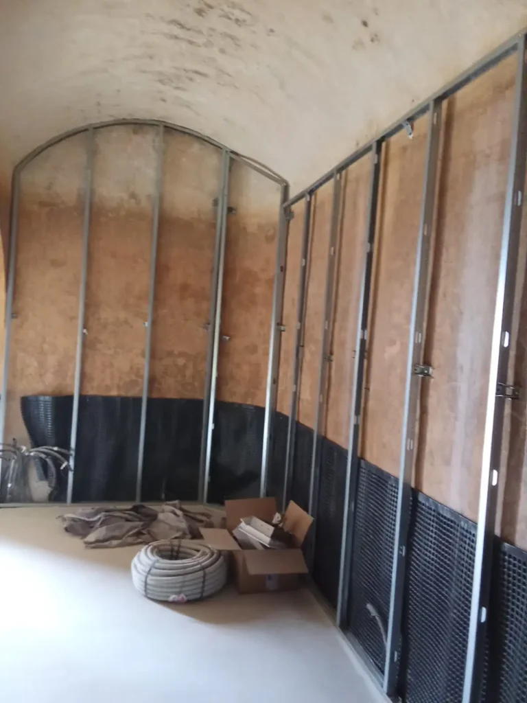 obra de pared de pladur preparada para empezar a trabajar 2
